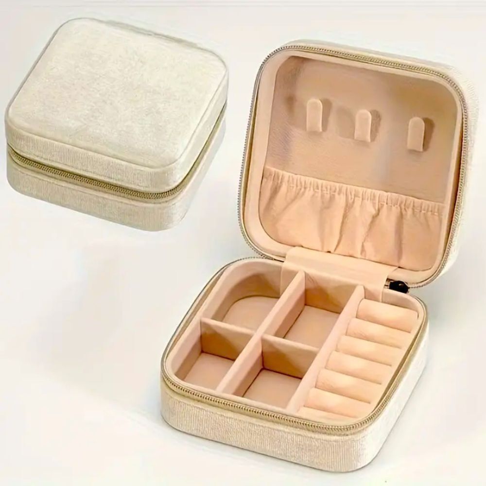 ✨ 🆕 ✨ Classic Italian Velvet w Gold Hardware Travel Storage Jewelry Box✨